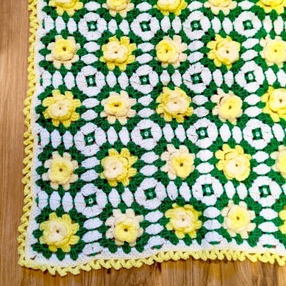 handmade hand knit granny square floral crochet baby blanket - Picture 2 of 6